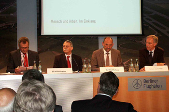 Pressekonferenz zum Start der GDA-Arbeitsprogramme: Ralf Kunkel (Berliner Flughäfen), Staatssekretär Winfrid Alber (MASGF Brandenburg), Staatssekretär Detlef Scheele (BMAS), Dr. Hans-Joachim Wolff (DGUV)