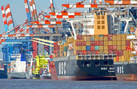 Containerschiffe im Hafen von Bremen