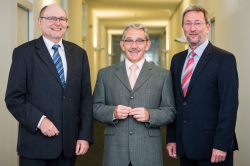 NAK-Vorsitzender Dr. Nauert (Mitte) mit seinen Stellvertretern Herrn Koll (links) und Dr. Eichendorf (rechts)